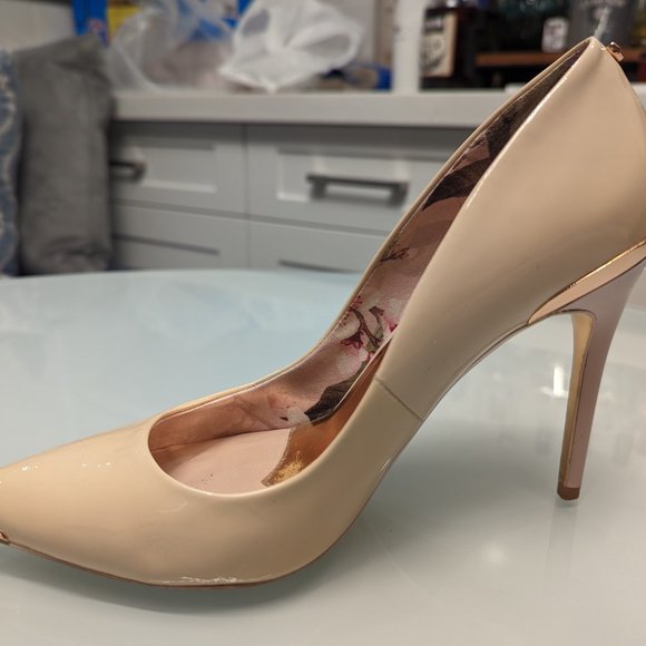 Ted Baker Pink Patent Leather Pumps w/ Rose Gold Accents Size 37.5 - Picture 9 of 9